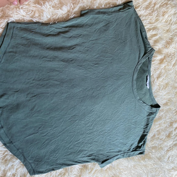 tee - Picture 2 of 3